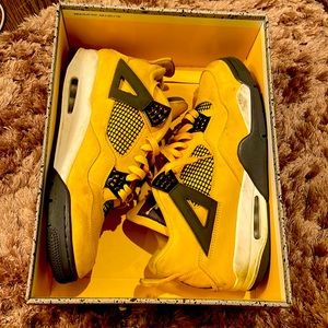 Authentic Jordan 4 Retro Lightning (2021)